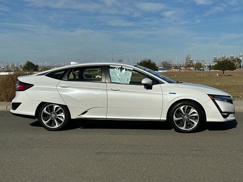 Used 2019 Honda Clarity Plug-In Hybrid image 3