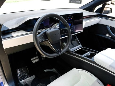 Used 2022 Tesla Model X Plaid AWD/4WD image 2