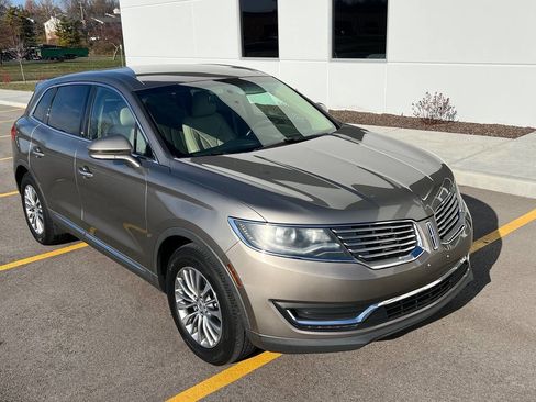 Used 2017 Lincoln MKX Select image 10