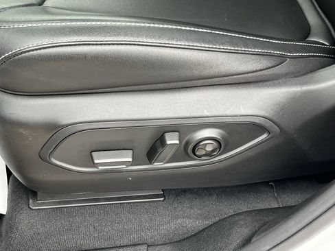 Used 2025 Jeep Grand Cherokee Limited image 13