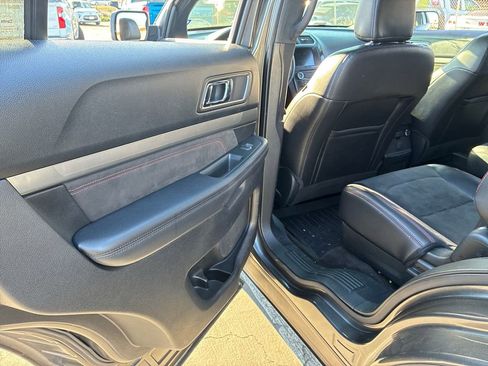 Used 2018 Ford Explorer XLT w/ Equipment Group 202A image 16