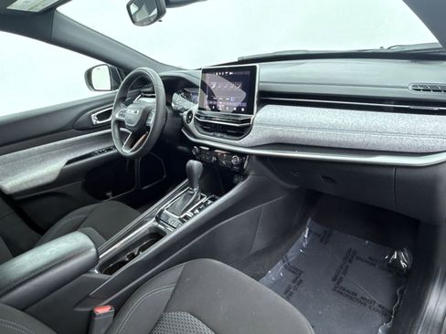 Used 2024 Jeep Compass Sport image 15