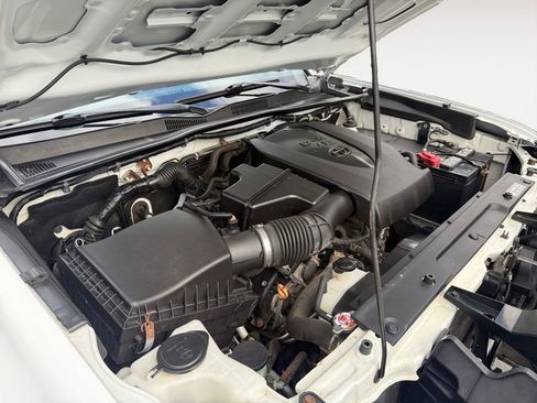 Used 2019 Toyota Tacoma TRD Sport AWD/4WD image 27