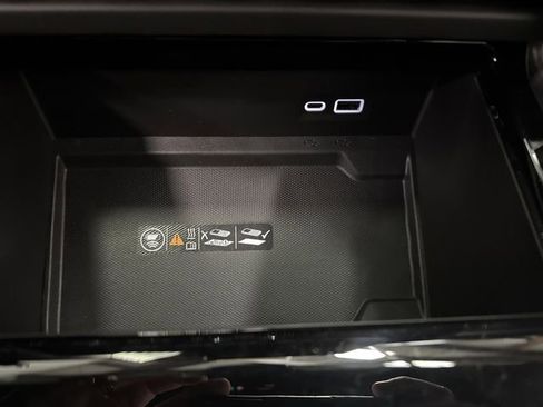 Used 2025 GMC Yukon XL AT4 image 25