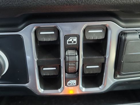 Used 2024 Jeep Wrangler Sport S image 12