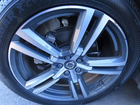 Used 2021 Volvo XC60 T5 Momentum w/ Protection Package Premier FWD image 15