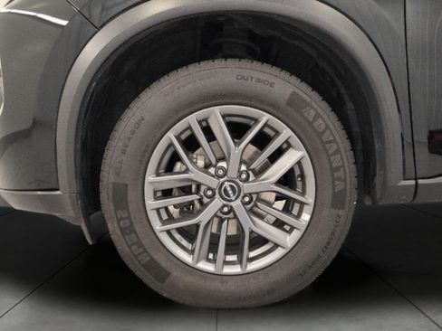 Used 2024 Nissan Rogue S AWD/4WD image 3