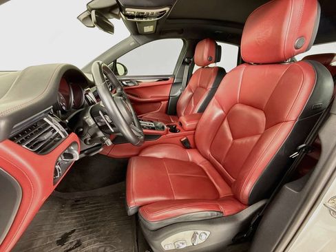 Certified 2023 Porsche Macan Turbo AWD/4WD image 5