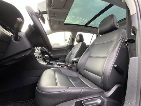 Used 2016 Volkswagen Golf SE w/ Lighting Package image 11