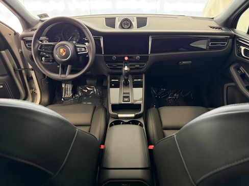 Certified 2026 Porsche Macan AWD/4WD image 17