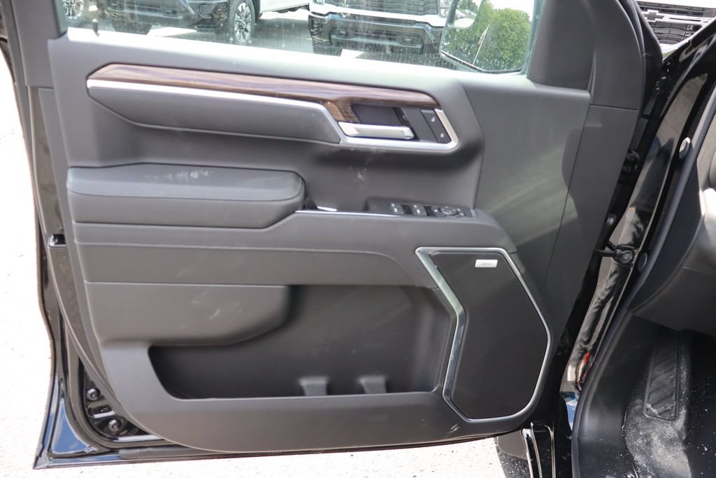 New 2026 Chevrolet Silverado 1500 RST w/ Redline Edition AWD/4WD image 4