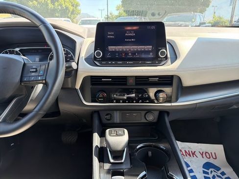 Used 2025 Nissan Rogue SV AWD/4WD image 17