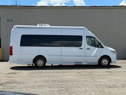 Used 2022 Mercedes-Benz Sprinter 3500 w/ Parking Package image 11