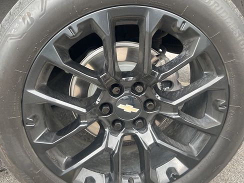 Used 2023 Chevrolet Suburban RST w/ Luxury Package AWD/4WD image 9