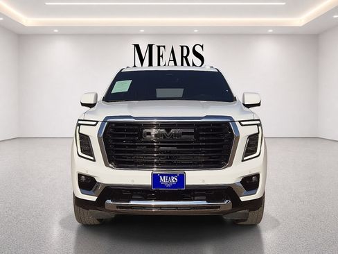 Used 2025 GMC Yukon XL Elevation w/ Elevation Premium Package AWD/4WD image 8