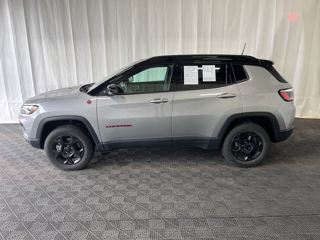 Used 2023 Jeep Compass Trailhawk w/ Trailhawk Convenience Group AWD/4WD image 28