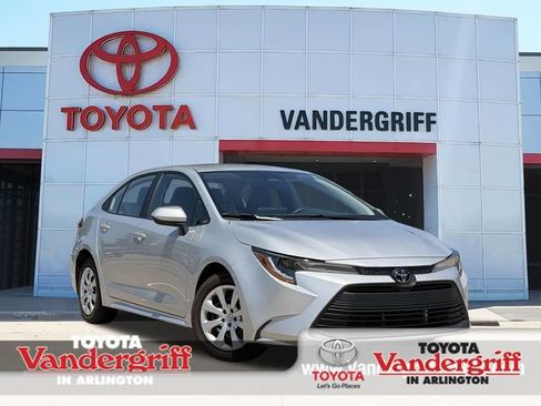 Used 2025 Toyota Corolla LE FWD image 1