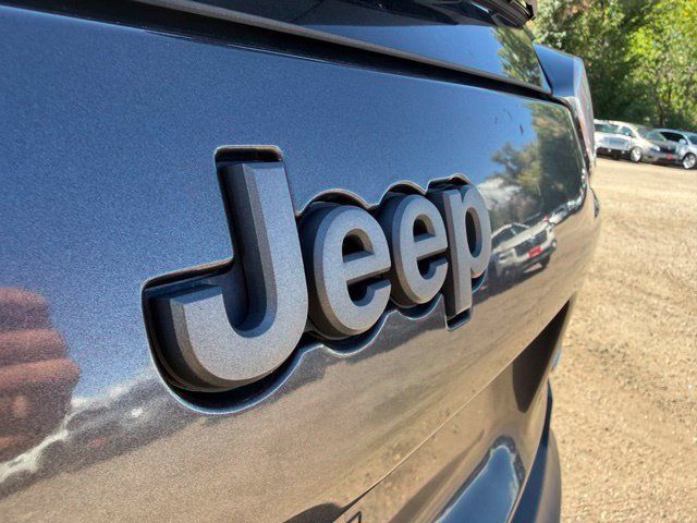 Used 2020 Jeep Cherokee Trailhawk w/ Cold Weather Group AWD/4WD image 14