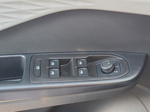 Used 2024 Volkswagen Taos S image 25