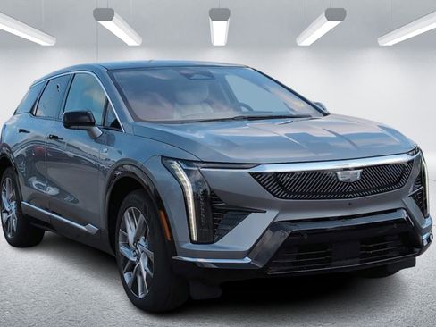 New 2025 Cadillac Optiq Luxury 1 image 7