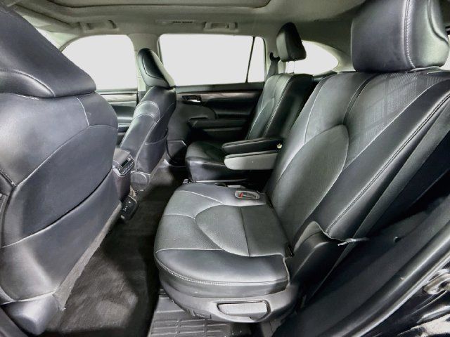 Used 2023 Toyota Highlander Platinum FWD image 24