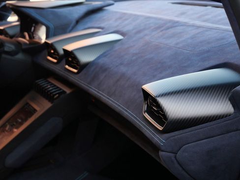 Used 2022 Lamborghini Huracan STO image 18