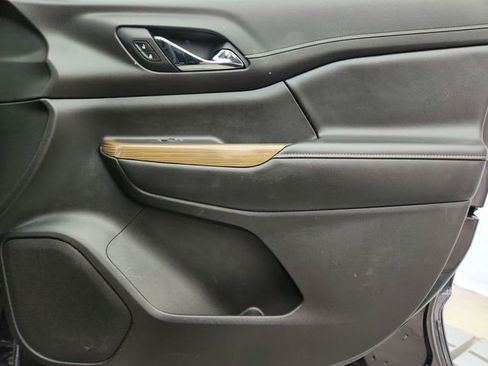 Used 2020 GMC Acadia SLE w/ Driver Convenience Package FWD image 29