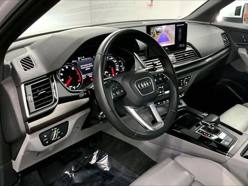Used 2023 Audi Q5 2.0T Premium w/ Convenience Package image 16