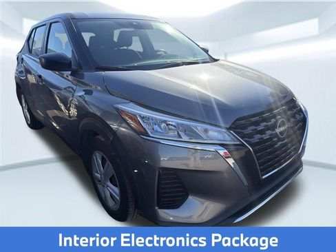 Used 2022 Nissan Kicks S w/ Interior Electronics Package FWD image 2