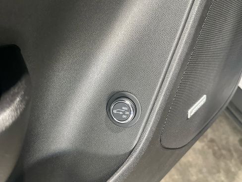 Used 2023 Chevrolet Blazer RS w/ Enhanced Convenience Package image 17