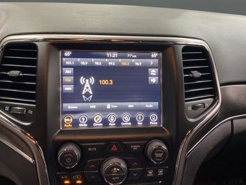Used 2018 Jeep Grand Cherokee Limited AWD/4WD image 15