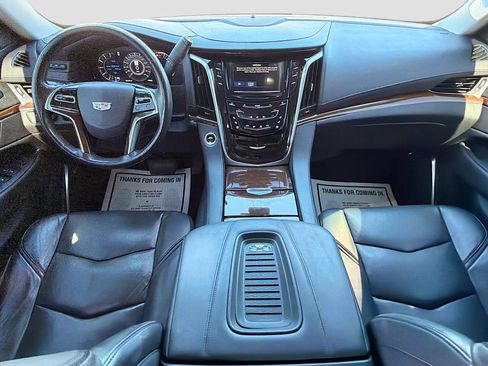 Used 2020 Cadillac Escalade Luxury image 16
