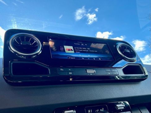 Used 2025 Mercedes-Benz Sprinter 2500 image 16