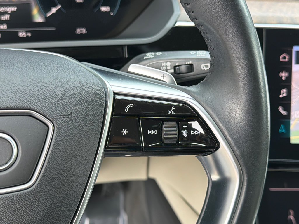 Used 2019 Audi e-tron Prestige w/ Prestige Package AWD/4WD image 23
