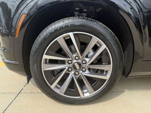 New 2026 Cadillac Vistiq Sport w/ LPO, Floor Liner Package image 23