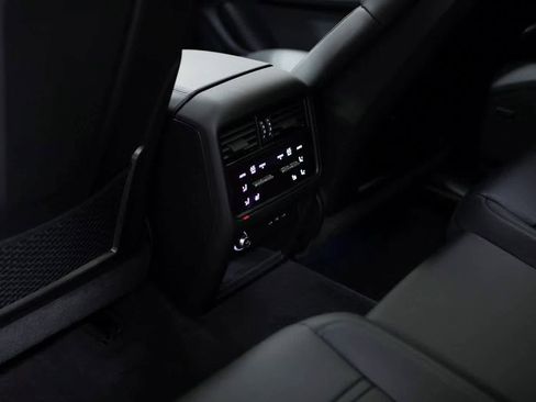 Certified 2025 Porsche Cayenne image 27