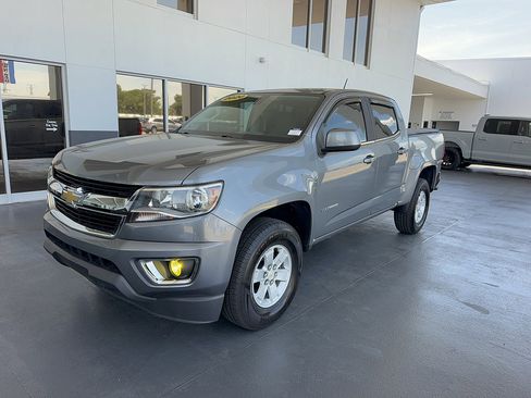 Used 2020 Chevrolet Colorado W/T w/ WT Convenience Package AWD/4WD image 2
