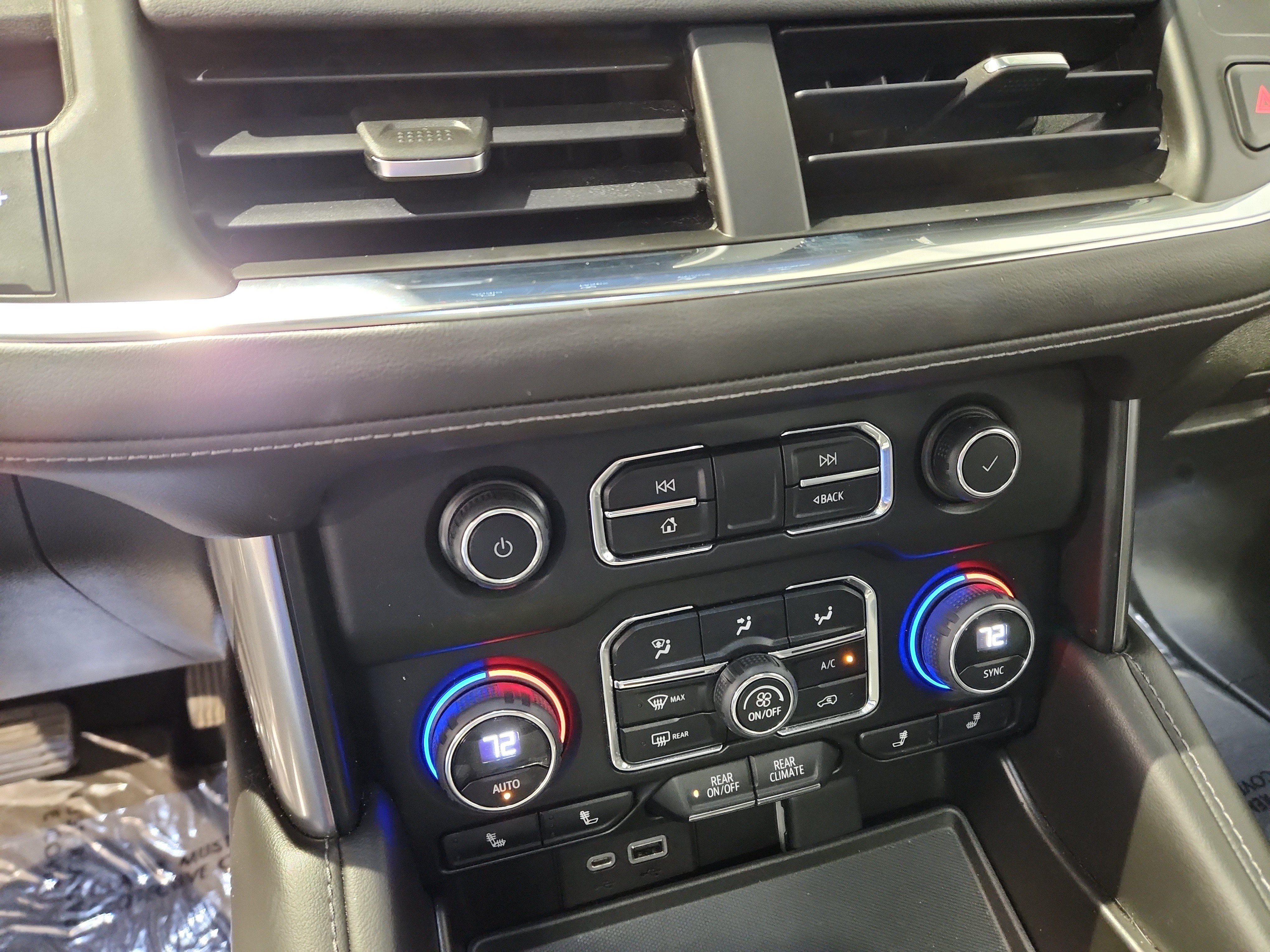Used 2023 Chevrolet Tahoe LT w/ Luxury Package AWD/4WD image 11