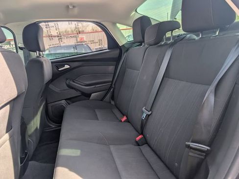 Used 2015 Ford Focus SE FWD image 15