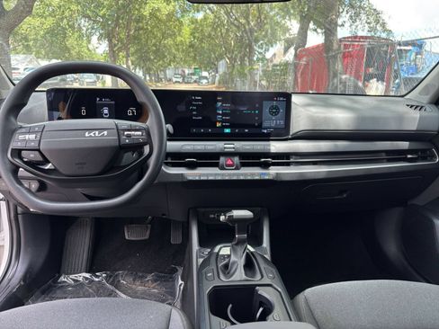 Used 2025 Kia K4 FWD image 61