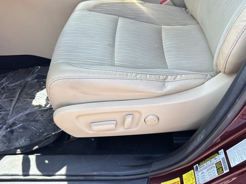 Used 2015 Toyota Highlander Plus FWD image 19