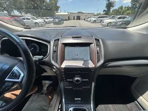 Used 2017 Ford Edge Titanium w/ Technology Package FWD image 8