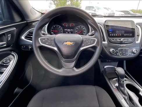 Used 2022 Chevrolet Malibu LT image 8