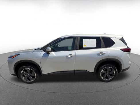 Used 2025 Nissan Rogue SV FWD image 9