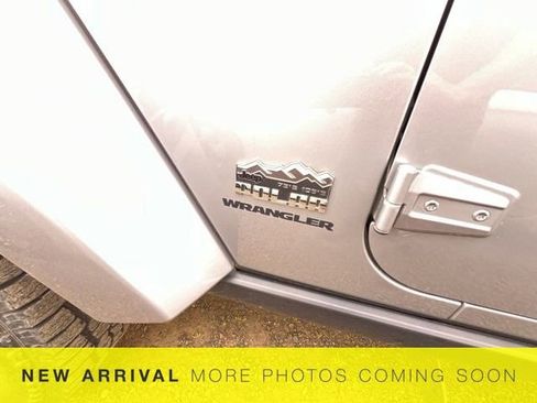 Used 2014 Jeep Wrangler Unlimited Sahara AWD/4WD image 6