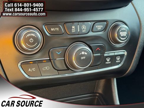 Used 2019 Jeep Cherokee Latitude w/ Popular Appearance Group AWD/4WD image 20