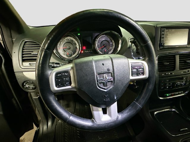 Used 2016 Dodge Grand Caravan R/T w/ Driver Convenience Group FWD image 12