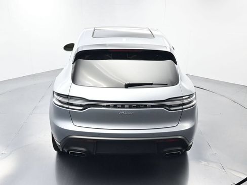 Certified 2025 Porsche Macan AWD/4WD image 38