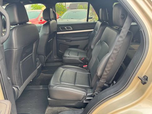 Used 2017 Ford Explorer XLT w/ Equipment Group 202A AWD/4WD image 27