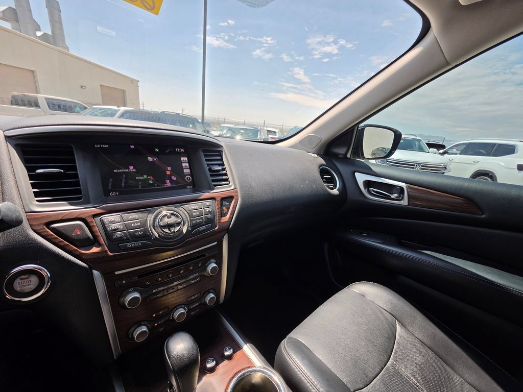 Used 2017 Nissan Pathfinder Platinum w/ Family Entertainment Package AWD/4WD image 14